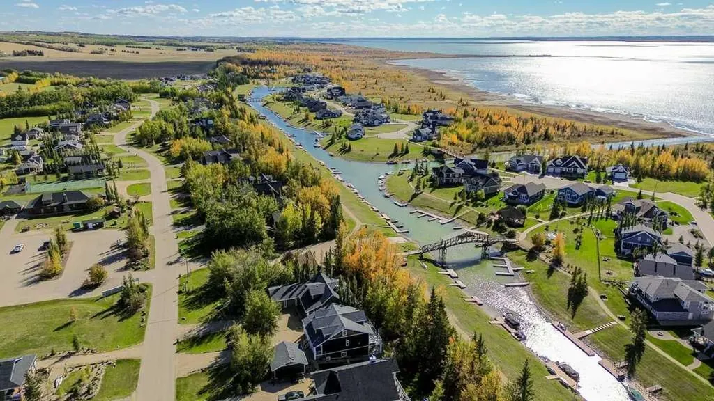 241 Canal Street Rural Ponoka County AB T4L 2N3