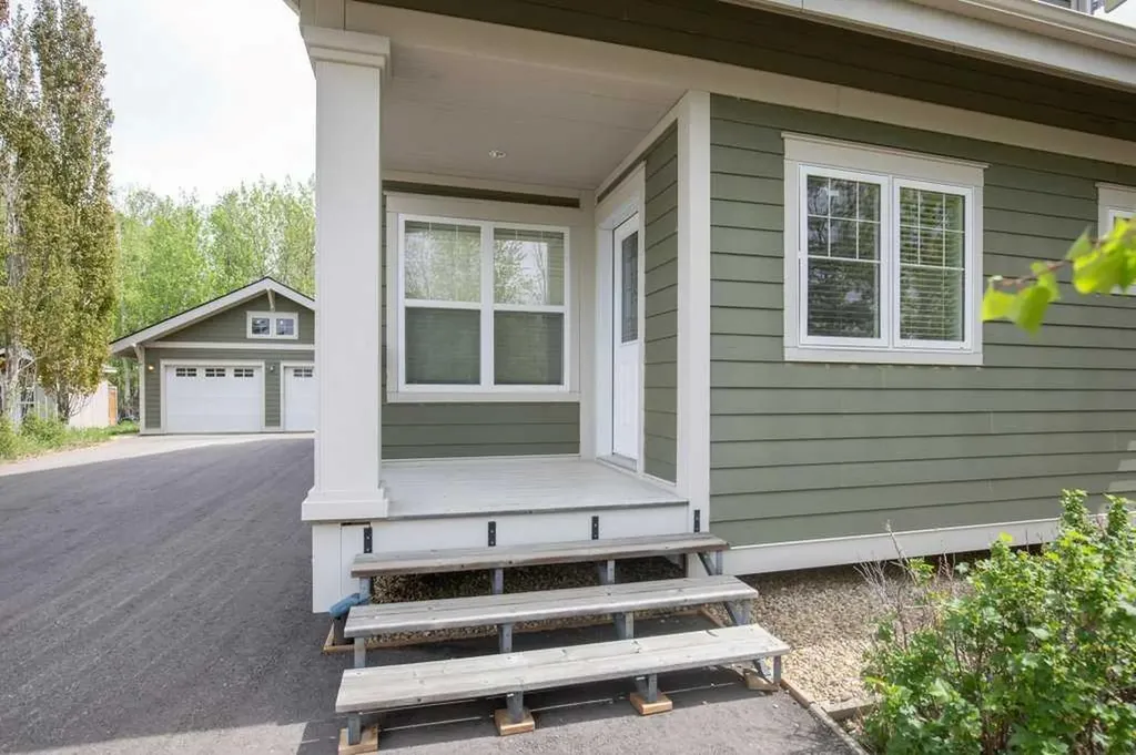 241 Canal Street Rural Ponoka County AB T4L 2N3