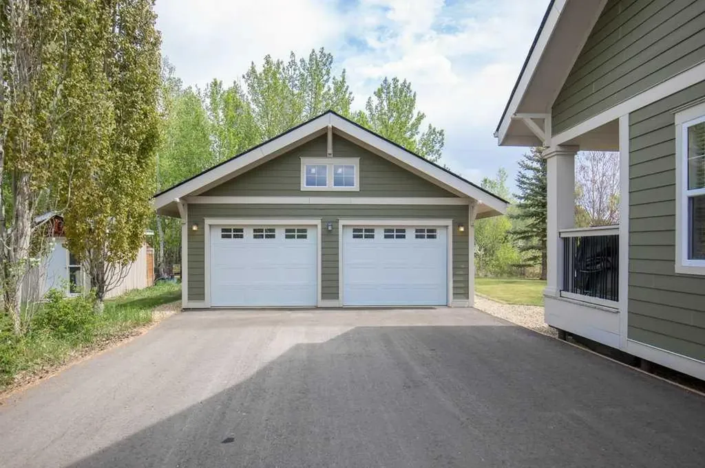 241 Canal Street Rural Ponoka County AB T4L 2N3