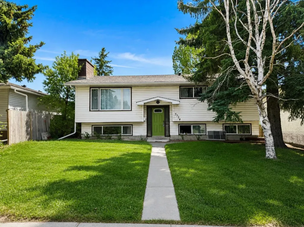 5724 Dalmead Crescent NW Calgary AB T3A1E6