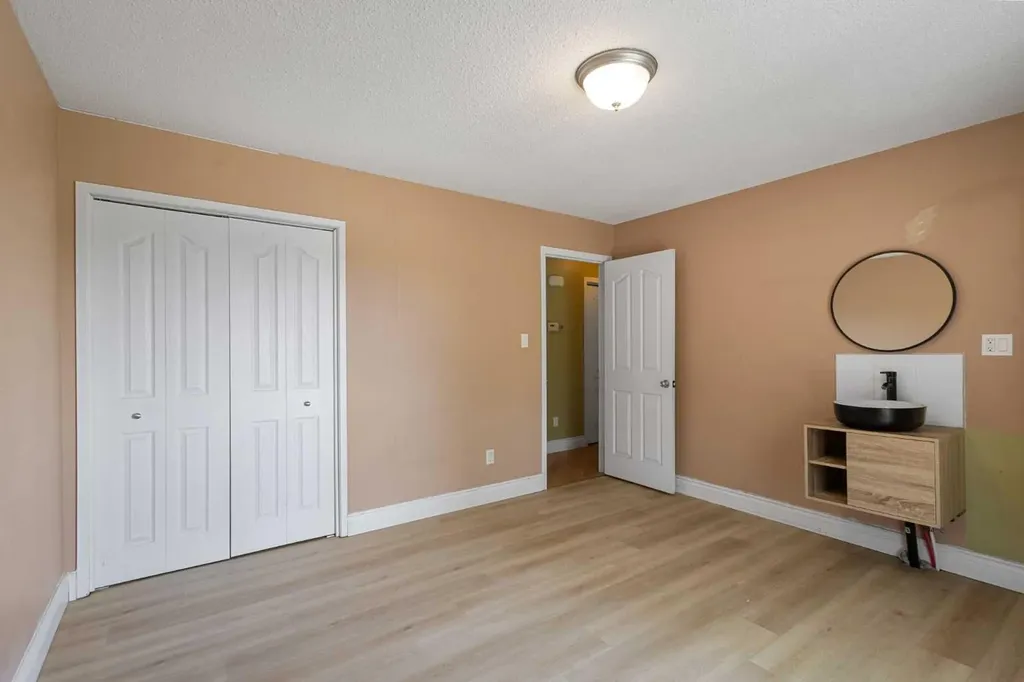 5724 Dalmead Crescent NW Calgary AB T3A1E6