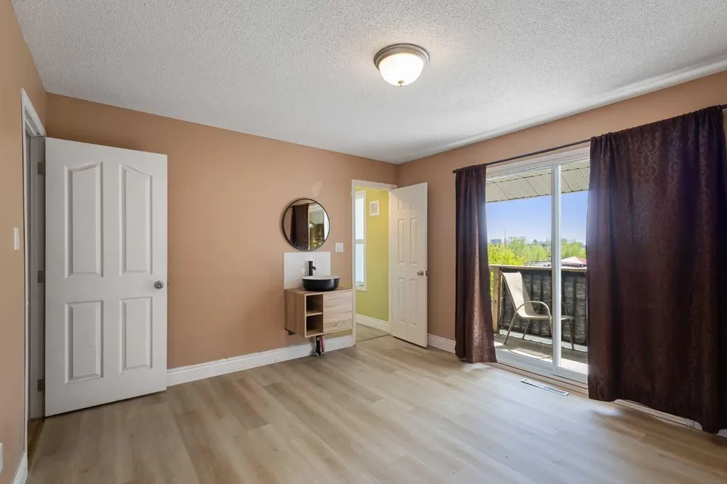 5724 Dalmead Crescent NW Calgary AB T3A1E6