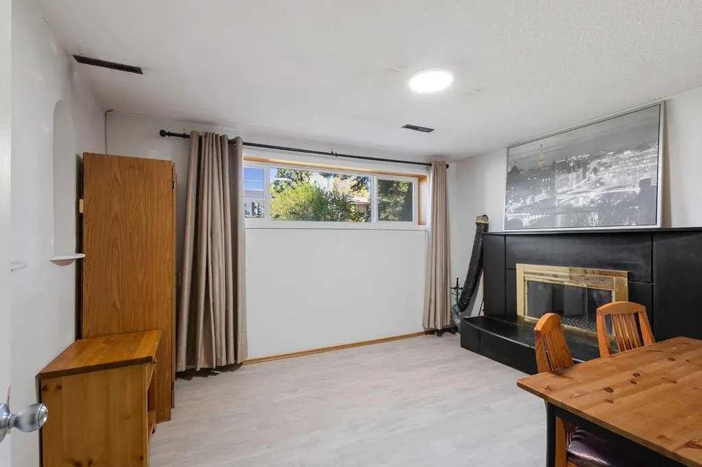 5724 Dalmead Crescent NW Calgary AB T3A1E6