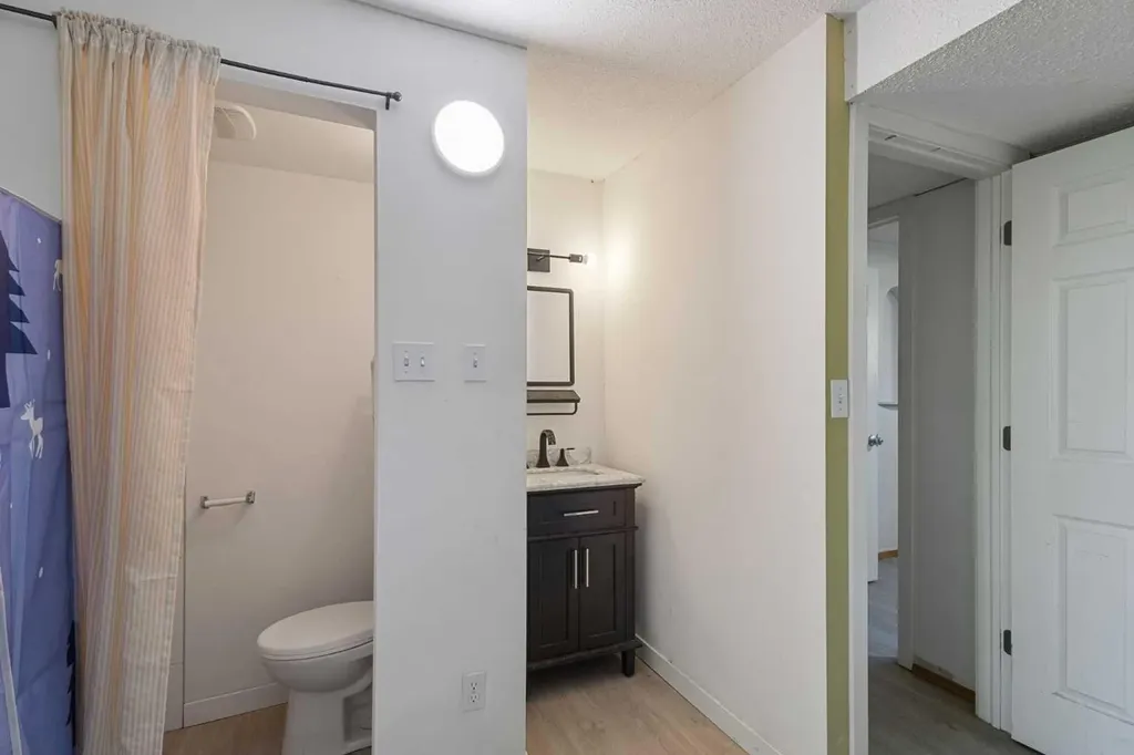 5724 Dalmead Crescent NW Calgary AB T3A1E6