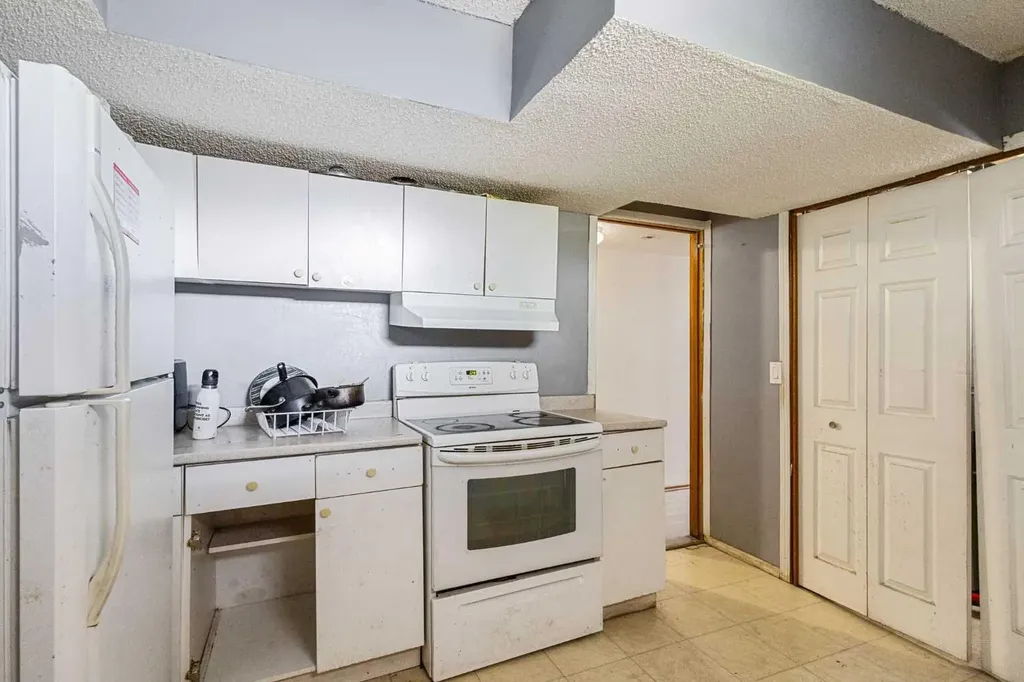 5724 Dalmead Crescent NW Calgary AB T3A1E6
