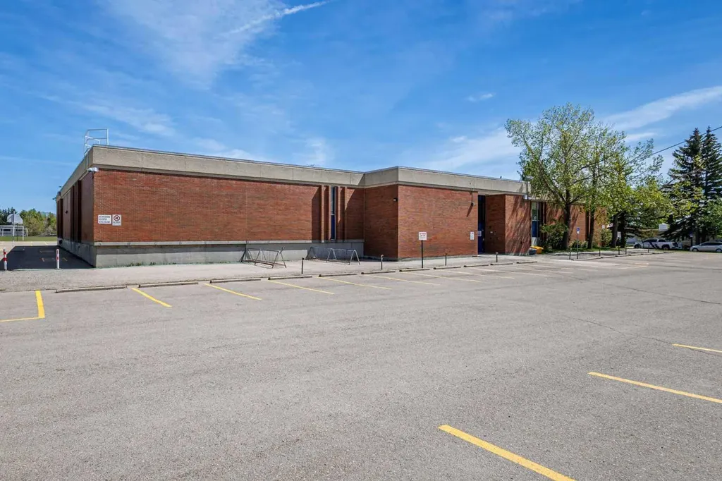 5724 Dalmead Crescent NW Calgary AB T3A1E6