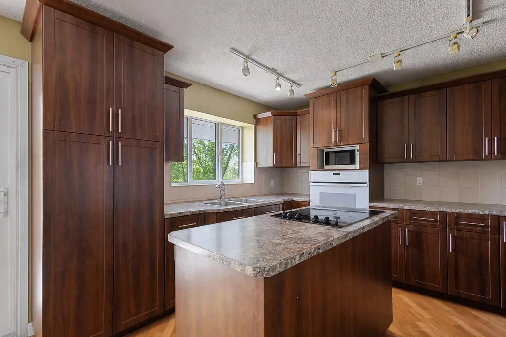 5724 Dalmead Crescent NW Calgary AB T3A1E6