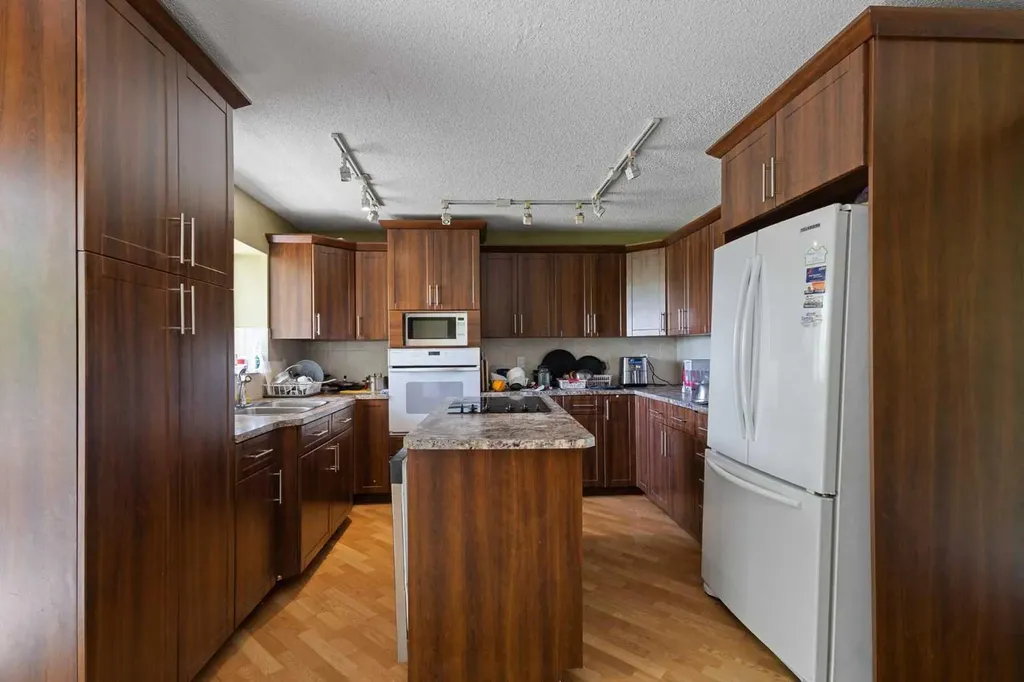 5724 Dalmead Crescent NW Calgary AB T3A1E6