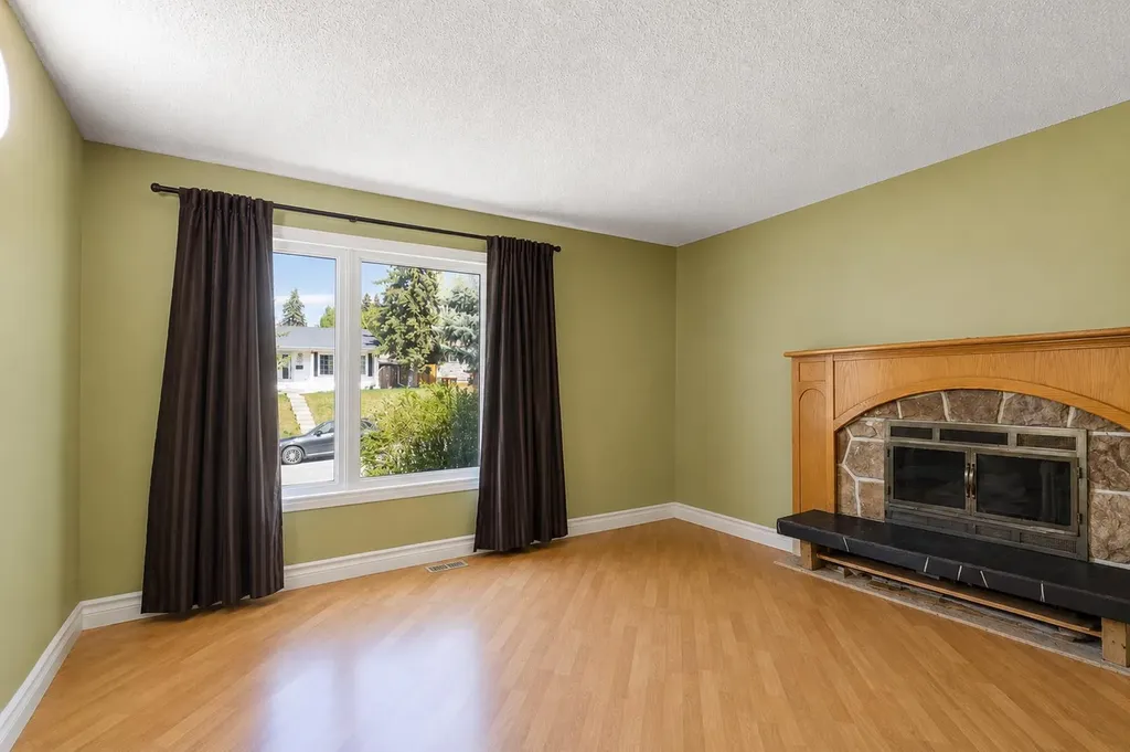 5724 Dalmead Crescent NW Calgary AB T3A1E6