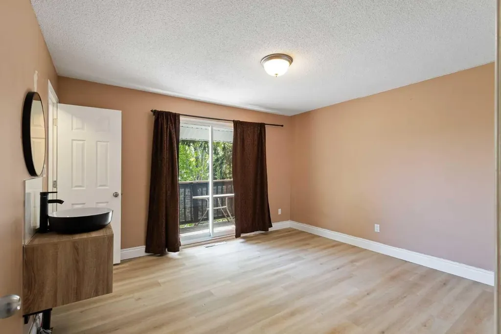 5724 Dalmead Crescent NW Calgary AB T3A1E6