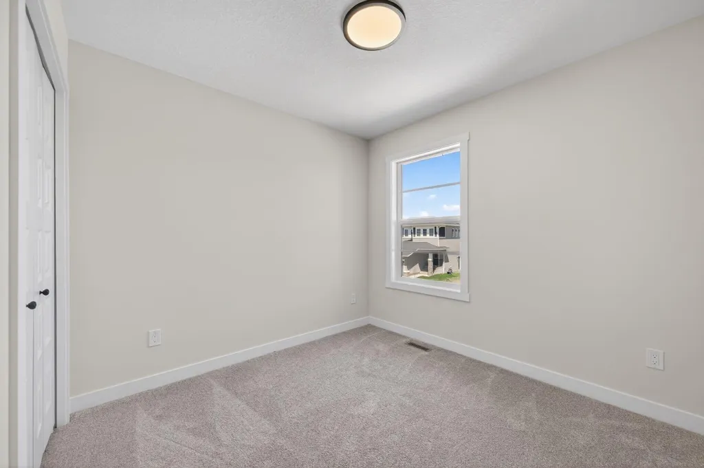 1059 Bayview Crescent Airdrie AB T4B 5N8