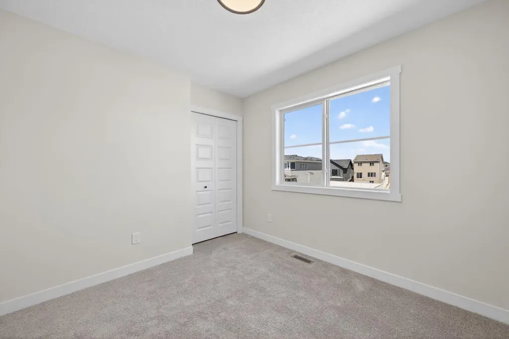 1059 Bayview Crescent Airdrie AB T4B 5N8