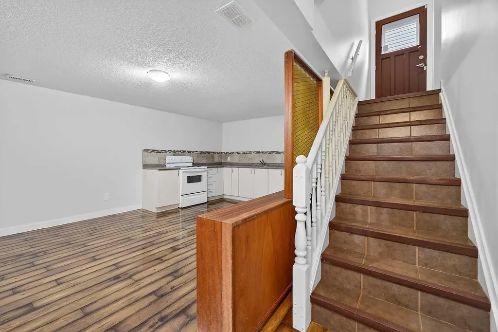 1203 34 Street SE Calgary AB T2A 0Z7
