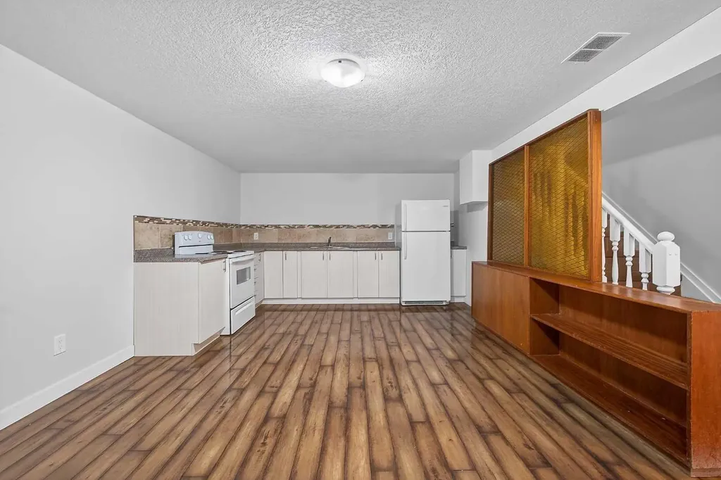1203 34 Street SE Calgary AB T2A 0Z7