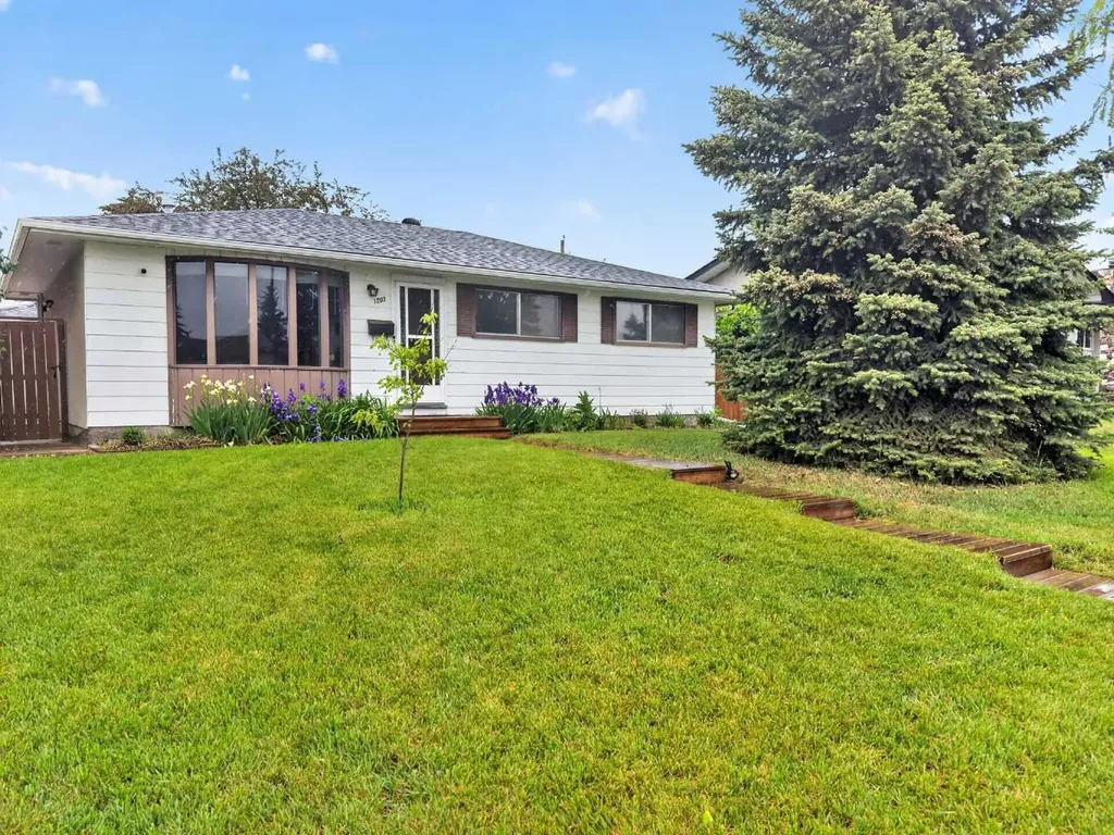 1203 34 Street SE Calgary AB T2A 0Z7