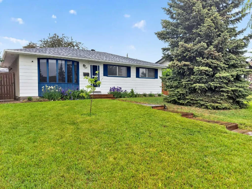 1203 34 Street SE Calgary AB T2A 0Z7