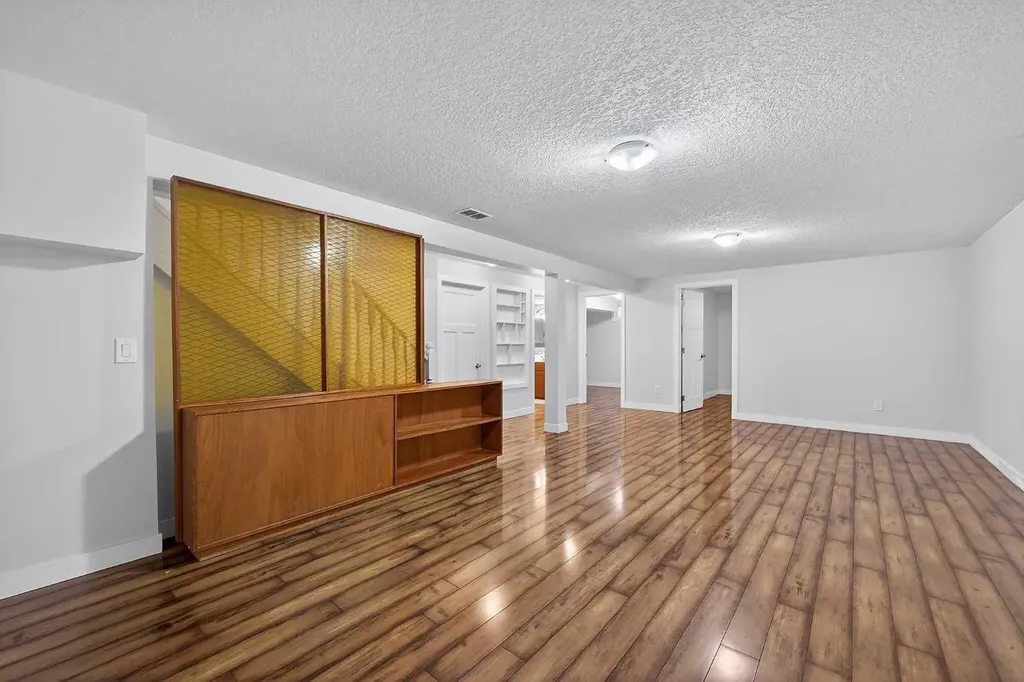 1203 34 Street SE Calgary AB T2A 0Z7