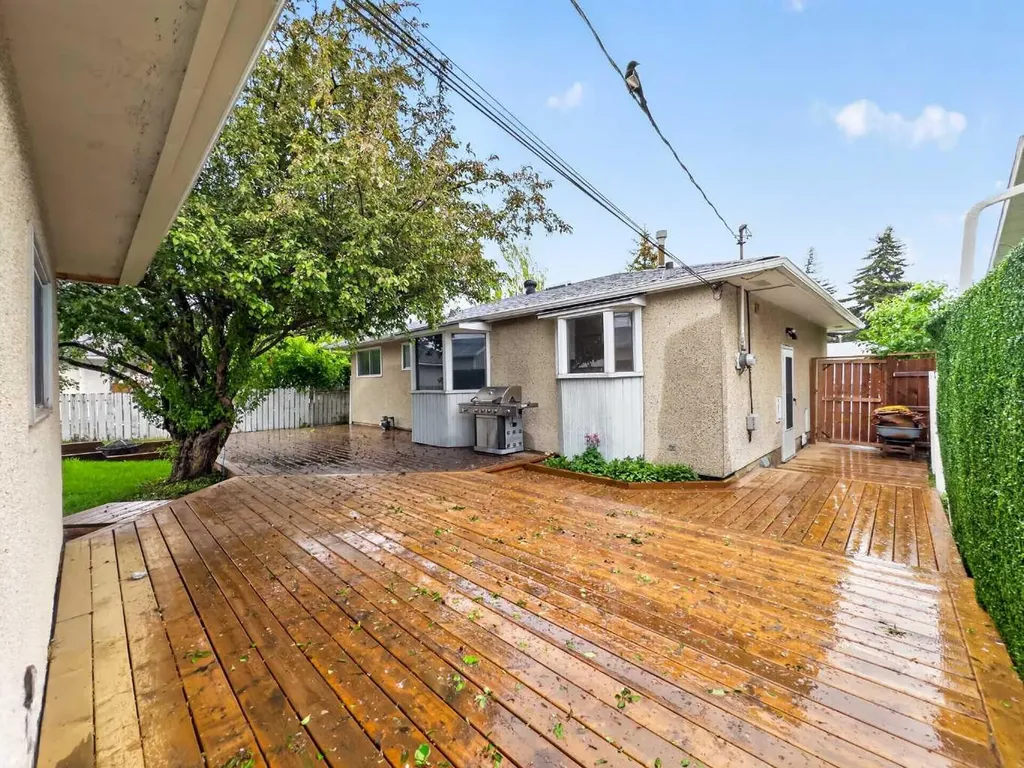 1203 34 Street SE Calgary AB T2A 0Z7
