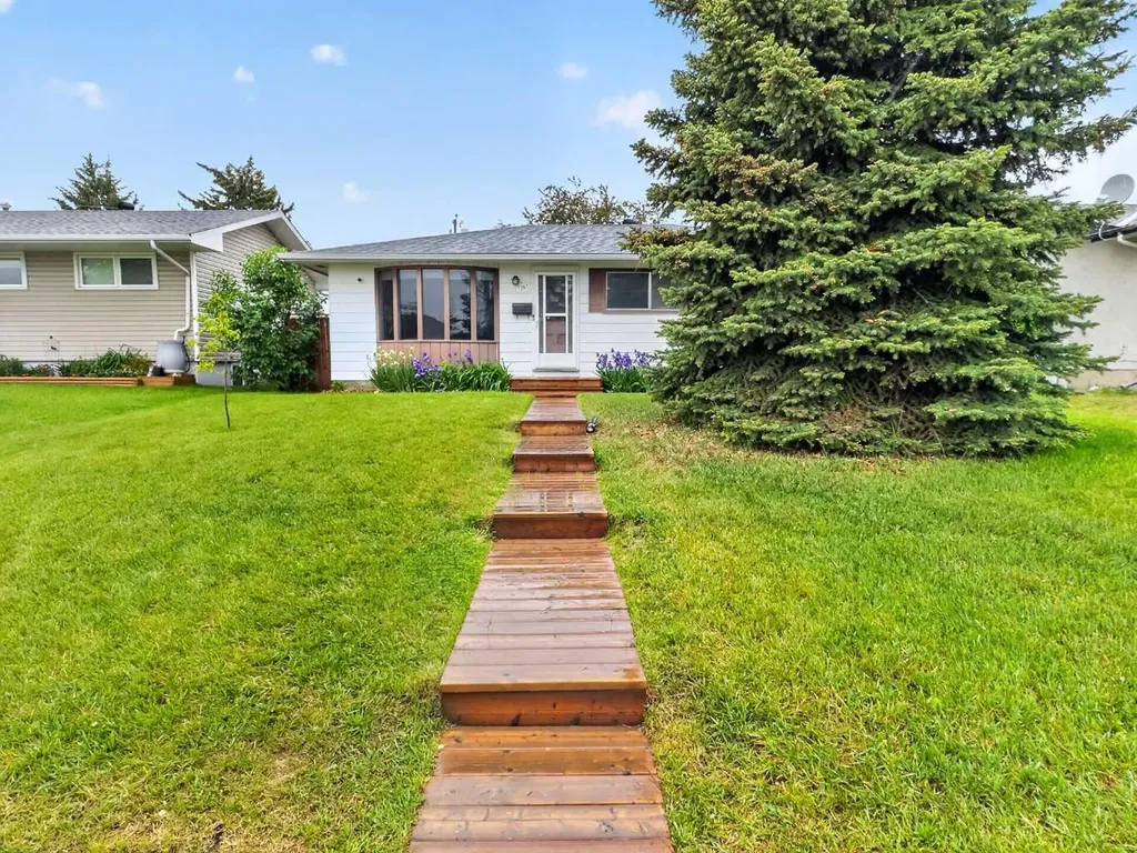 1203 34 Street SE Calgary AB T2A 0Z7