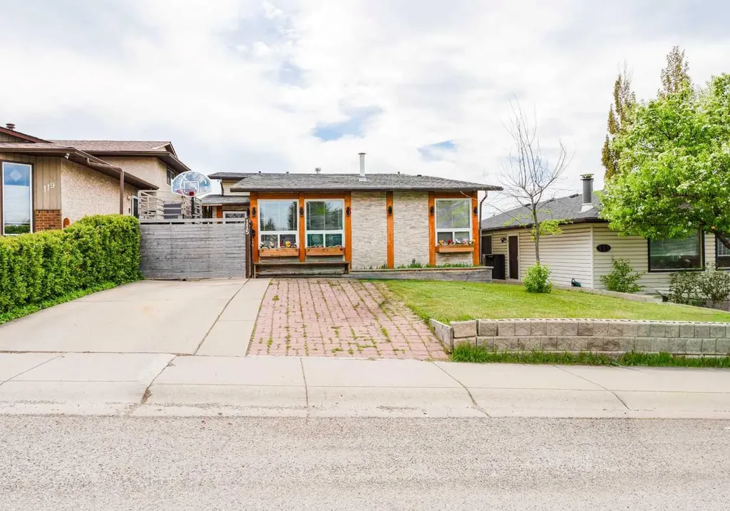 115 Maunsell Close NE Calgary AB T2E 7C1