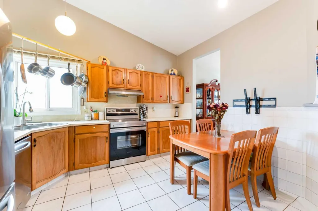 115 Maunsell Close NE Calgary AB T2E 7C1