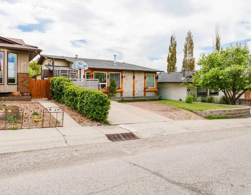115 Maunsell Close NE Calgary AB T2E 7C1