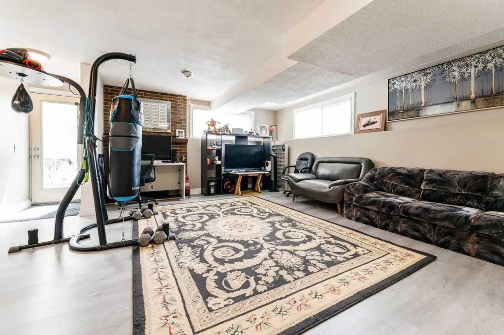 115 Maunsell Close NE Calgary AB T2E 7C1