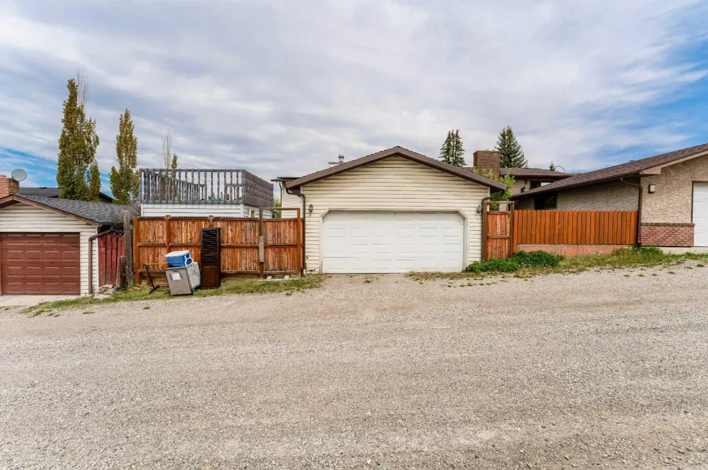 115 Maunsell Close NE Calgary AB T2E 7C1