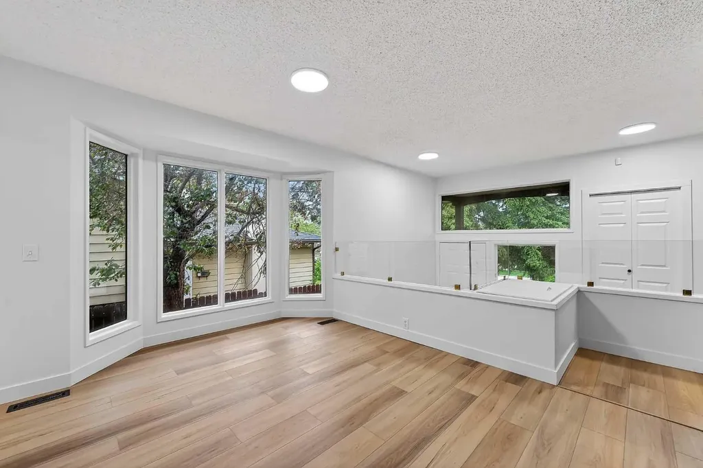 1091 Berkley Drive NW Calgary AB T3K 1S6