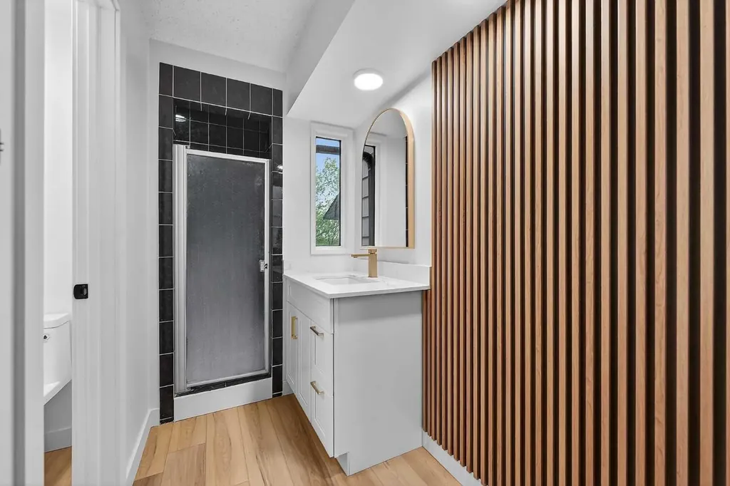 1091 Berkley Drive NW Calgary AB T3K 1S6