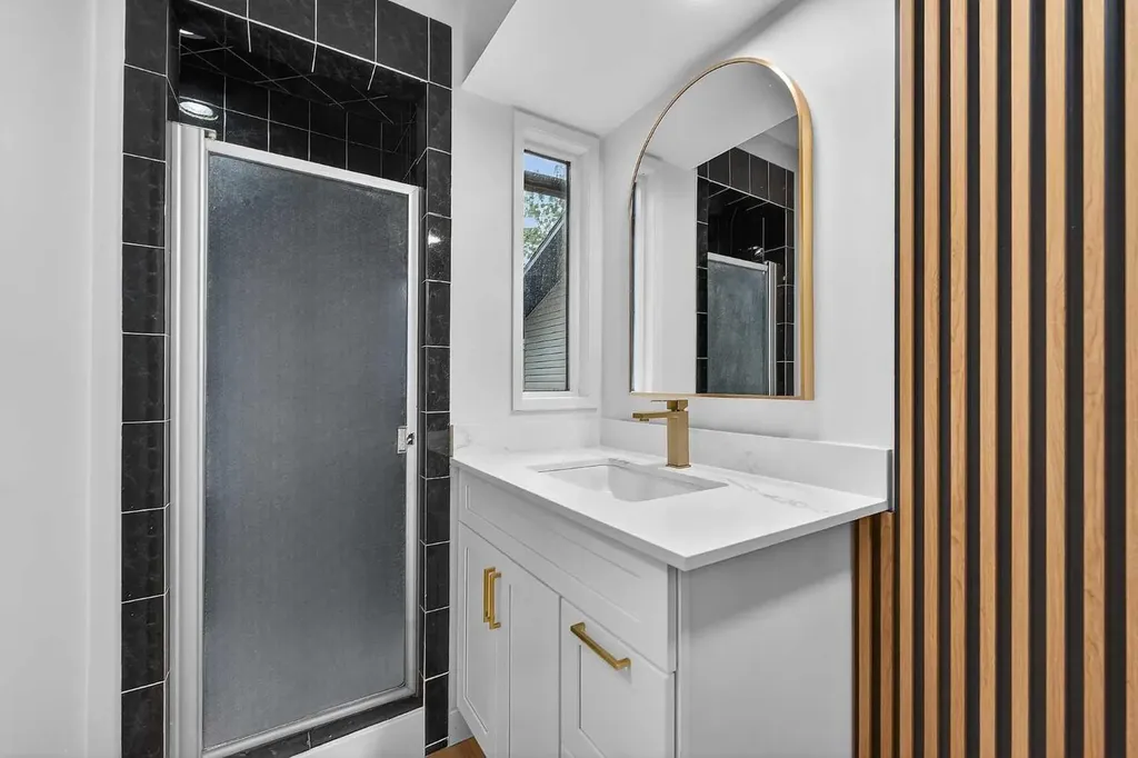 1091 Berkley Drive NW Calgary AB T3K 1S6