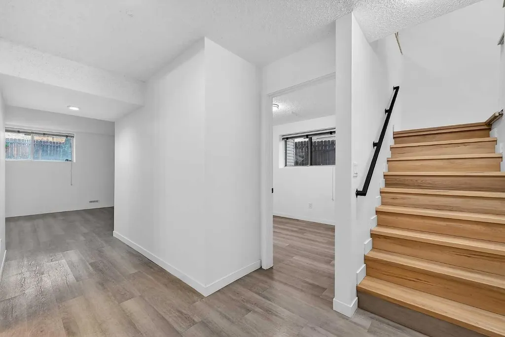 1091 Berkley Drive NW Calgary AB T3K 1S6
