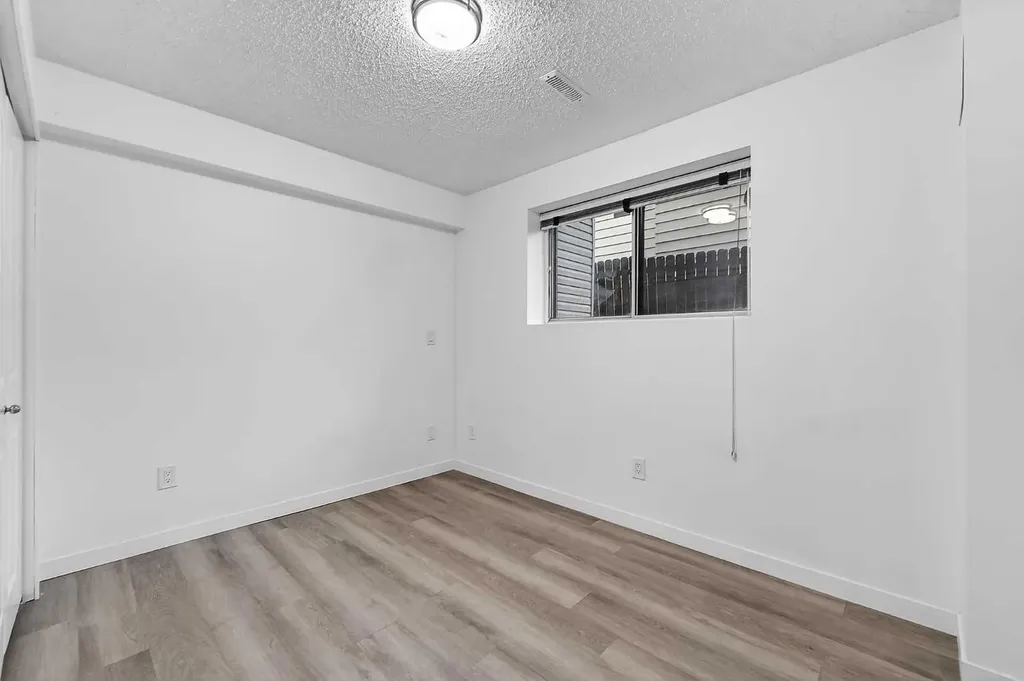 1091 Berkley Drive NW Calgary AB T3K 1S6