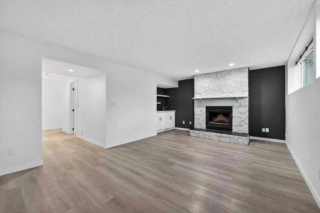 1091 Berkley Drive NW Calgary AB T3K 1S6