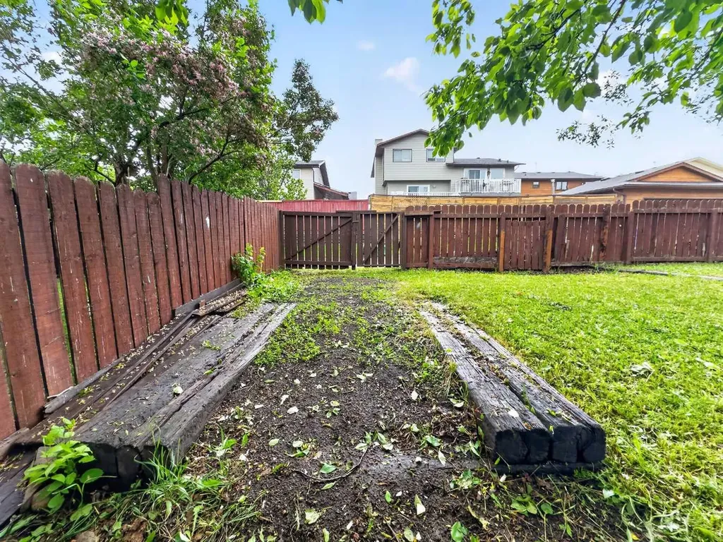 1091 Berkley Drive NW Calgary AB T3K 1S6