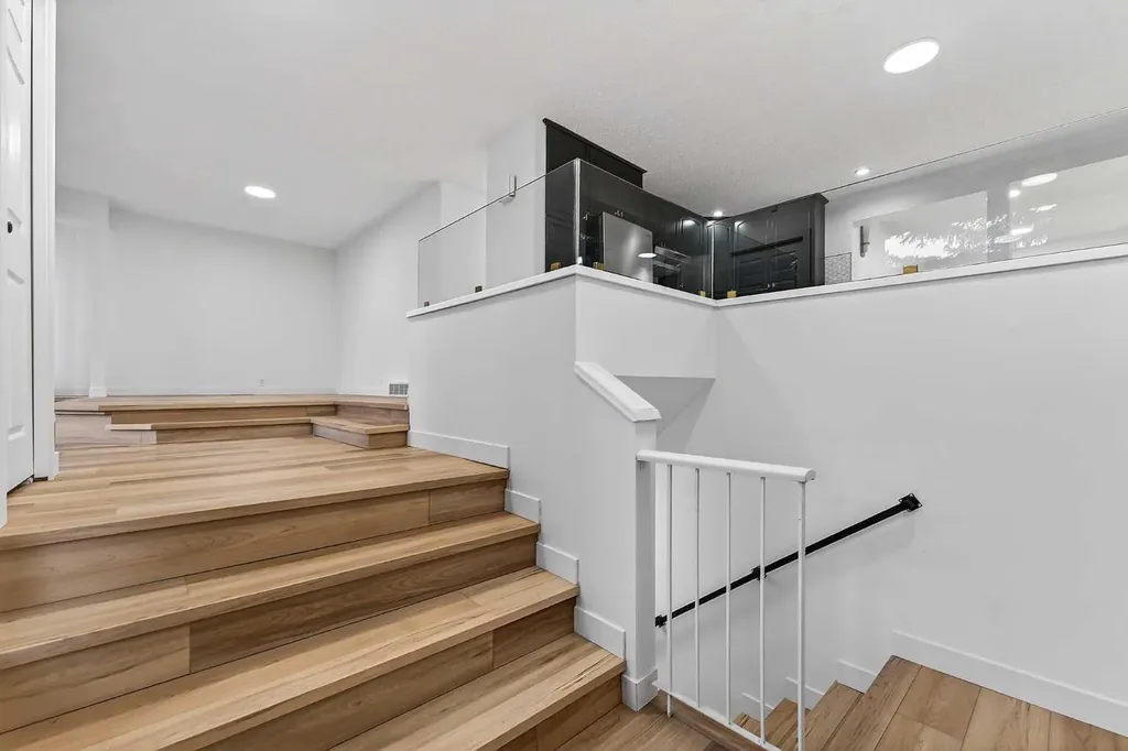 1091 Berkley Drive NW Calgary AB T3K 1S6