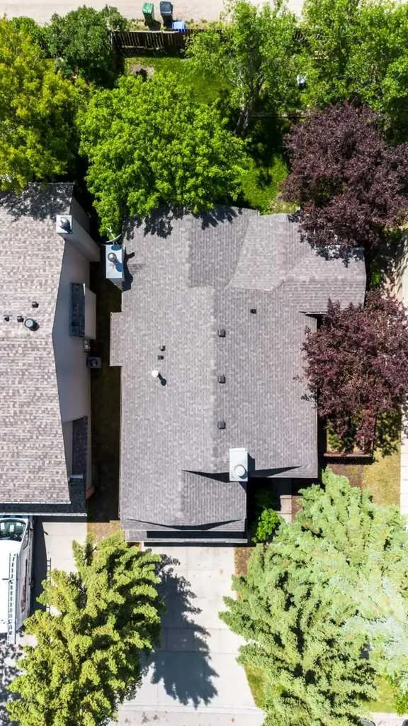 1091 Berkley Drive NW Calgary AB T3K 1S6
