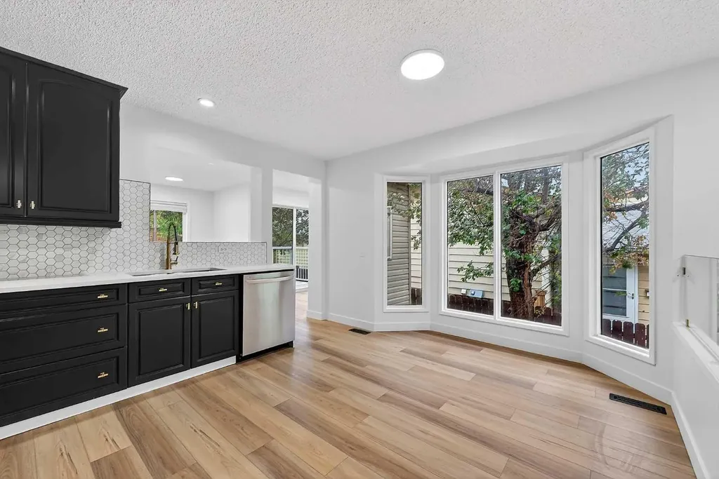 1091 Berkley Drive NW Calgary AB T3K 1S6