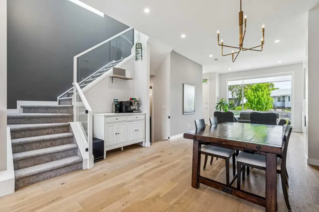 3507 41 Street SW Calgary AB T3E 3L4