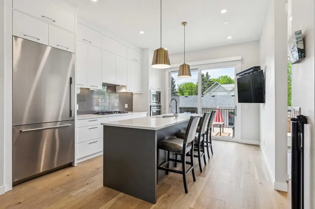 3507 41 Street SW Calgary AB T3E 3L4