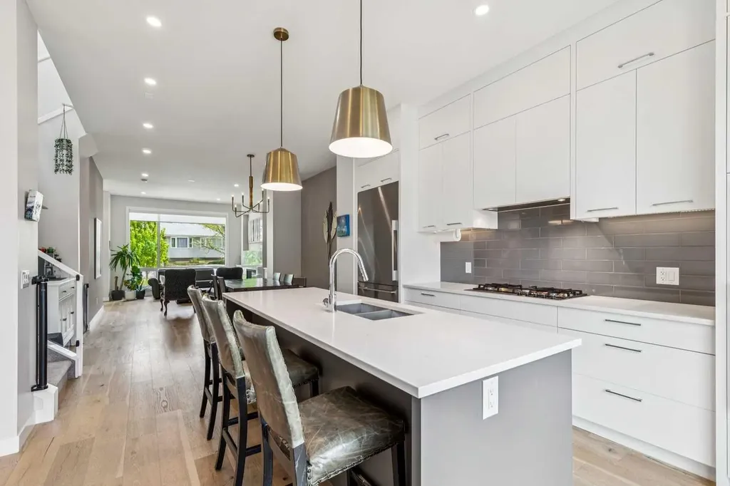 3507 41 Street SW Calgary AB T3E 3L4