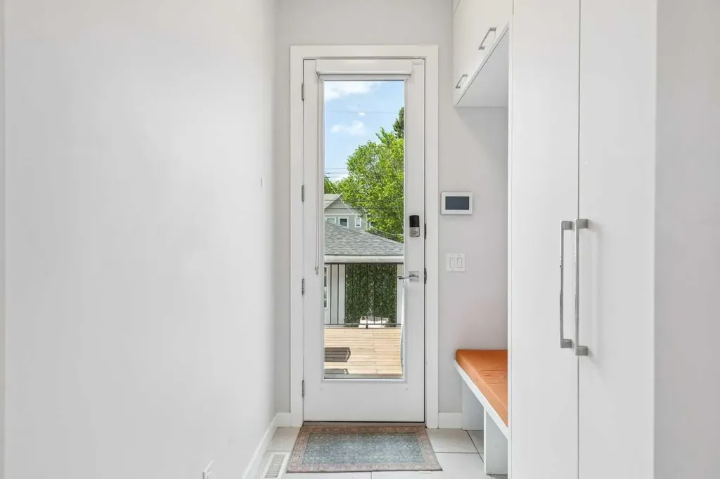 3507 41 Street SW Calgary AB T3E 3L4