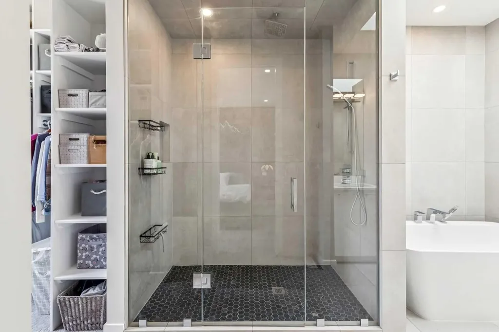 3507 41 Street SW Calgary AB T3E 3L4