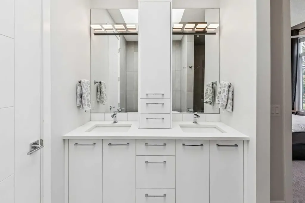 3507 41 Street SW Calgary AB T3E 3L4