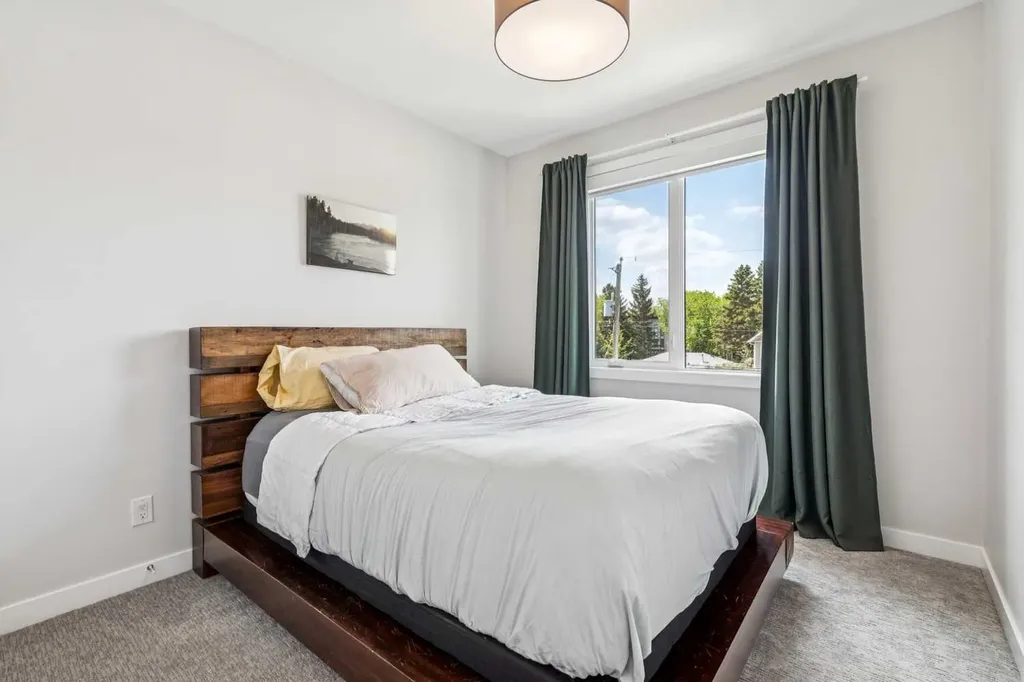 3507 41 Street SW Calgary AB T3E 3L4