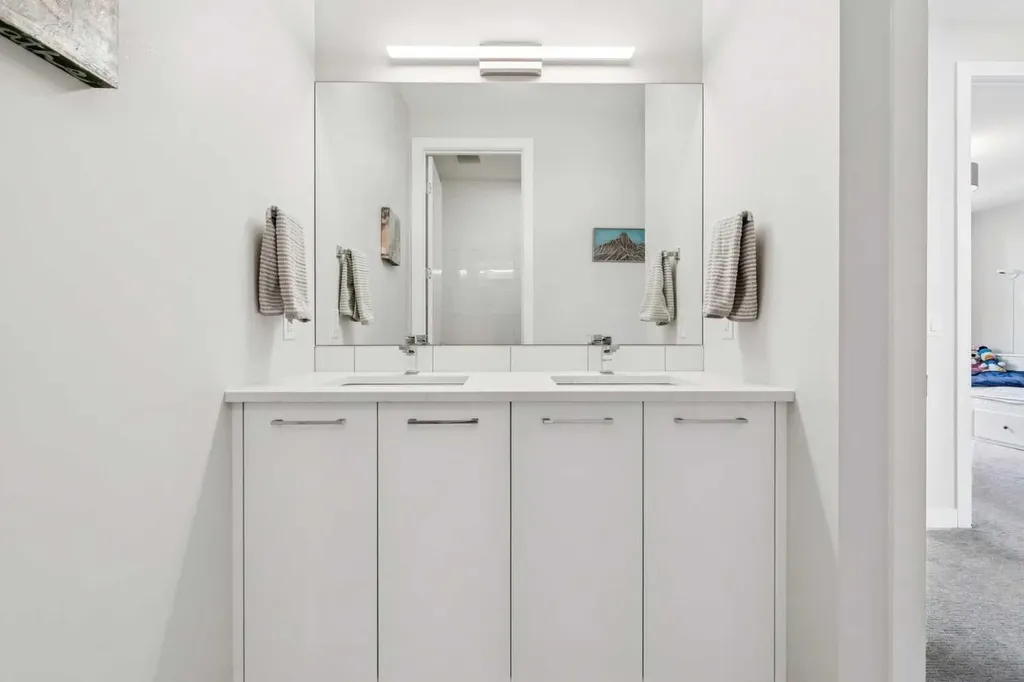3507 41 Street SW Calgary AB T3E 3L4