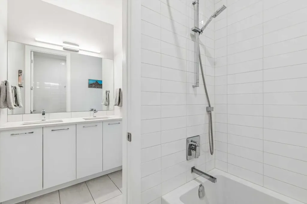 3507 41 Street SW Calgary AB T3E 3L4