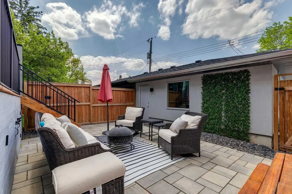 3507 41 Street SW Calgary AB T3E 3L4