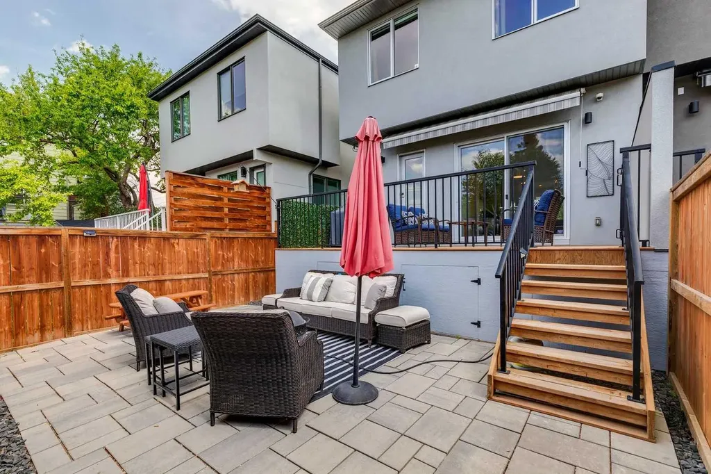 3507 41 Street SW Calgary AB T3E 3L4