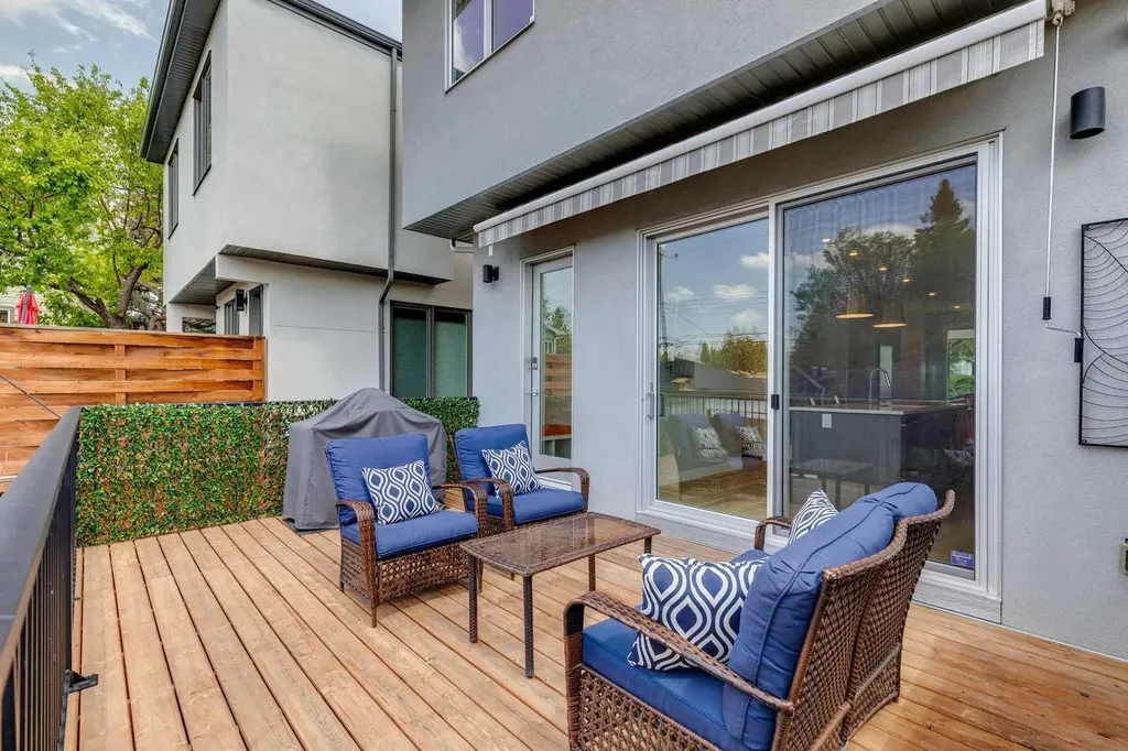 3507 41 Street SW Calgary AB T3E 3L4